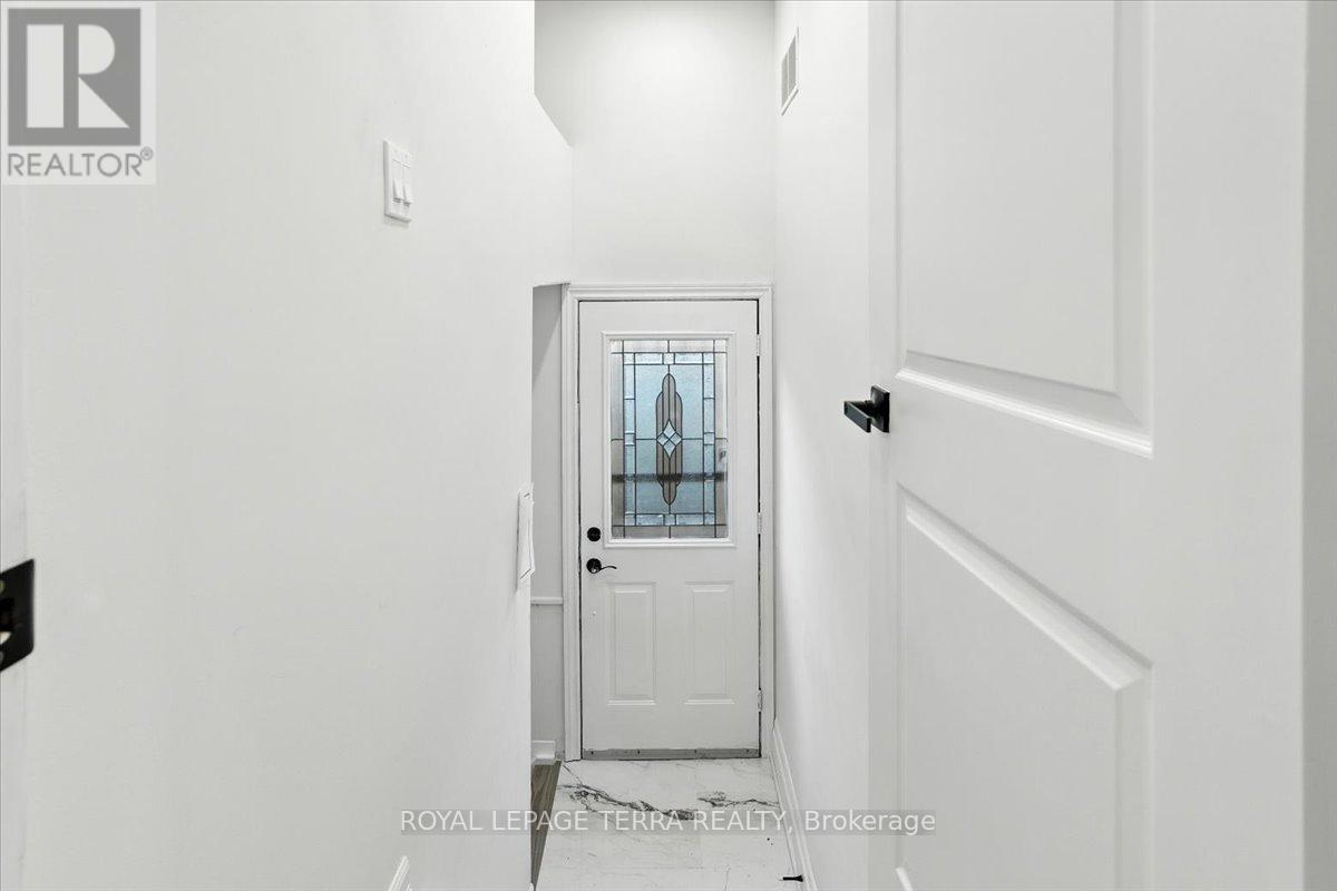 Photo 33 of 1382 Fundy Street, Oshawa ON
