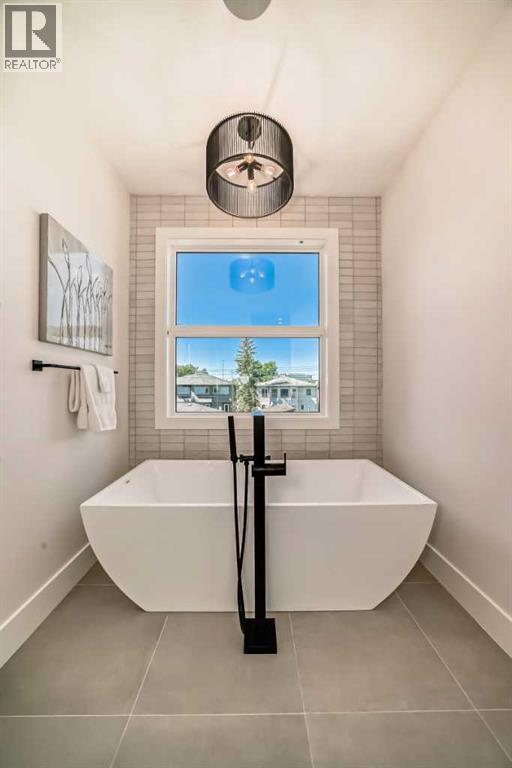 Photo 25 of 5005 21 A Street Sw, Calgary AB