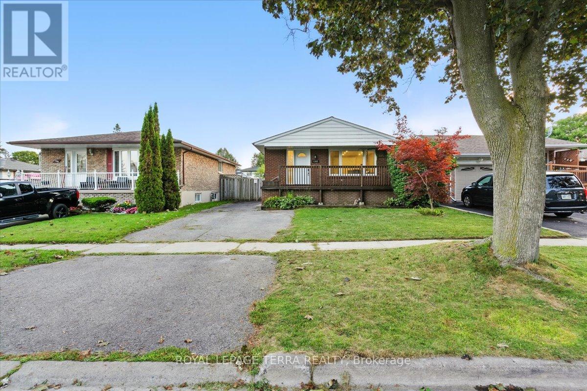 Photo 4 of 1382 Fundy Street, Oshawa ON