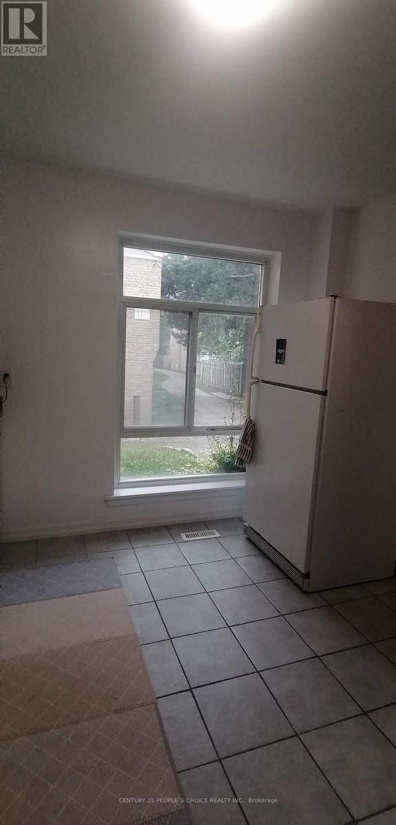 Photo 11 of 9 17 Gosford Boulevard, Toronto ON