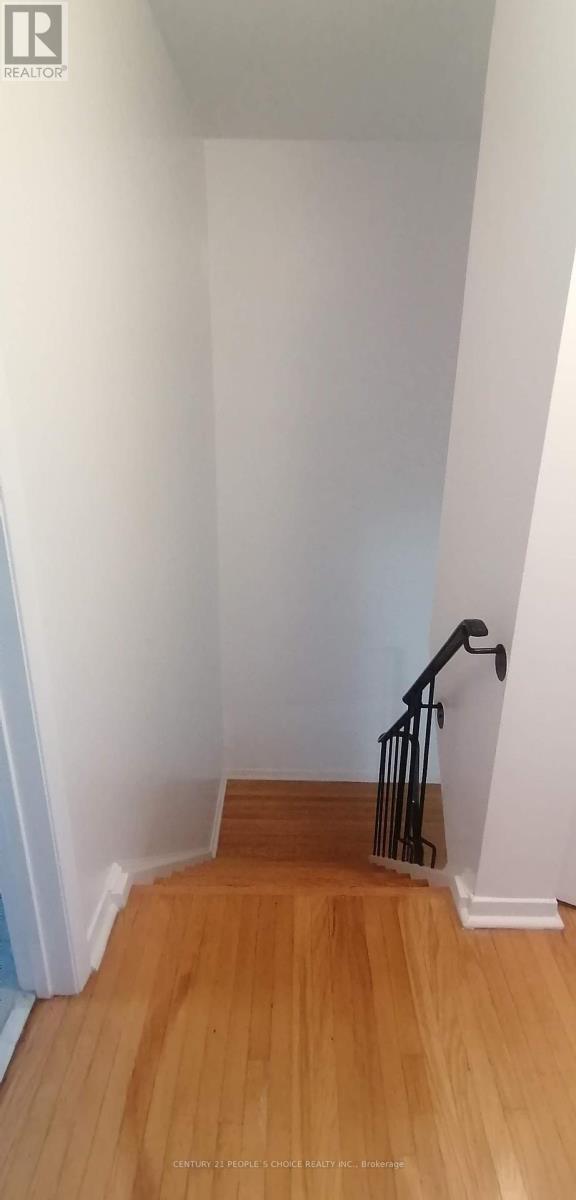 Photo 21 of 9 17 Gosford Boulevard, Toronto ON