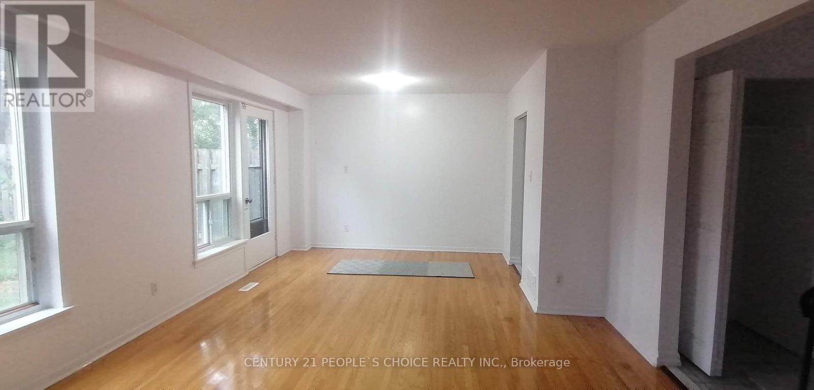Photo 7 of 9 17 Gosford Boulevard, Toronto ON
