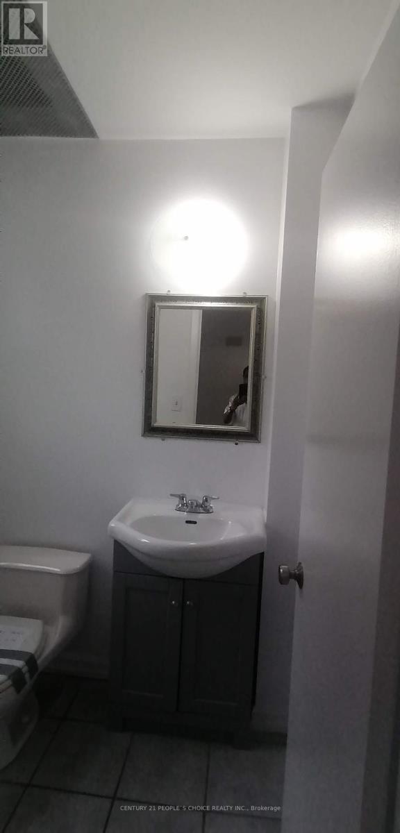 Photo 17 of 9 17 Gosford Boulevard, Toronto ON