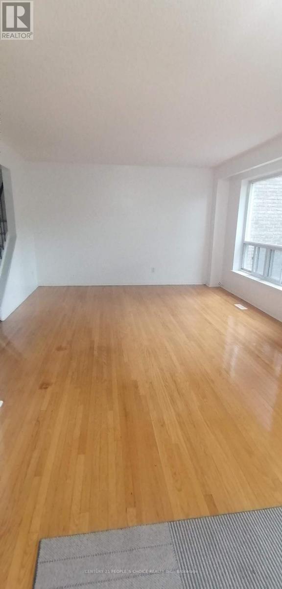 Photo 5 of 9 17 Gosford Boulevard, Toronto ON