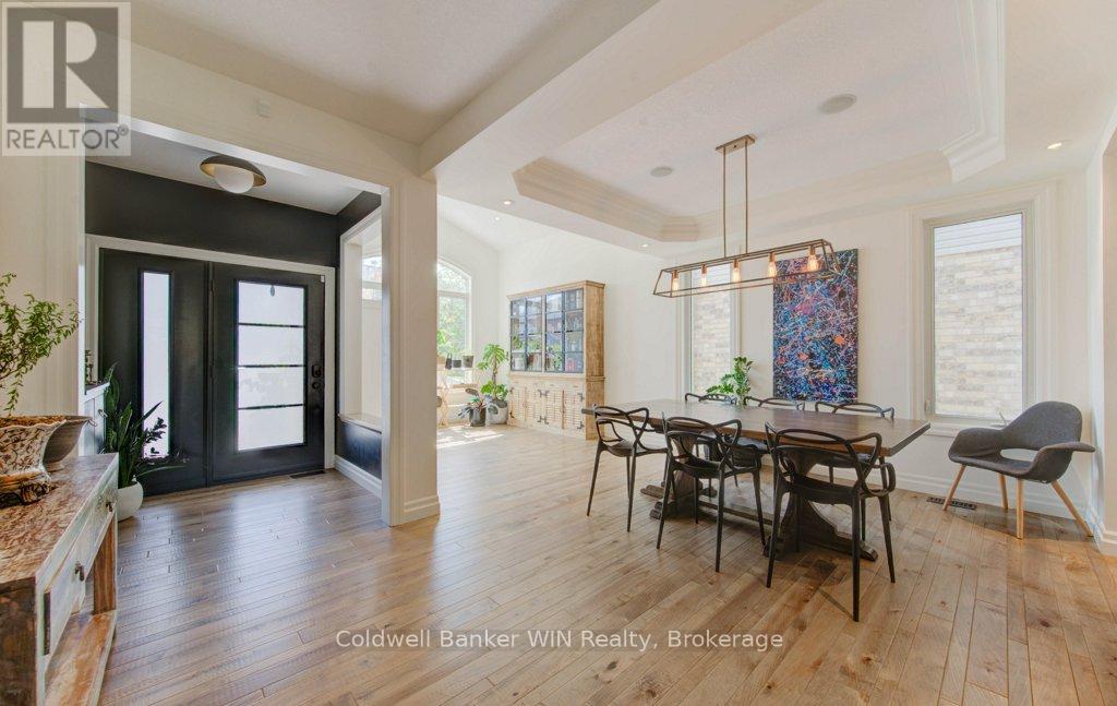 Photo 3 of 422 Rideau River Street, Waterloo ON