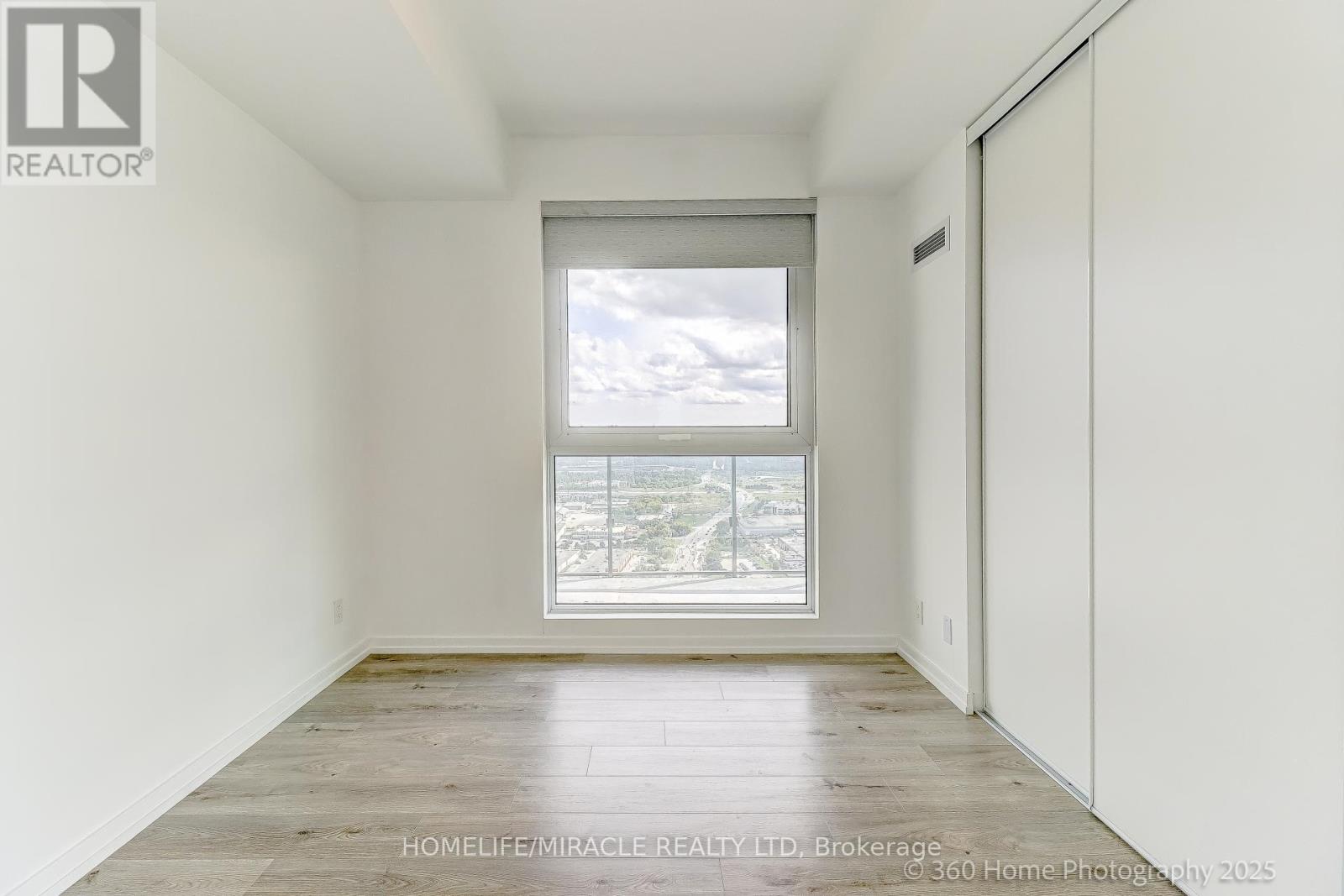 Photo 10 of 4202 7890 Jane Street, Vaughan ON