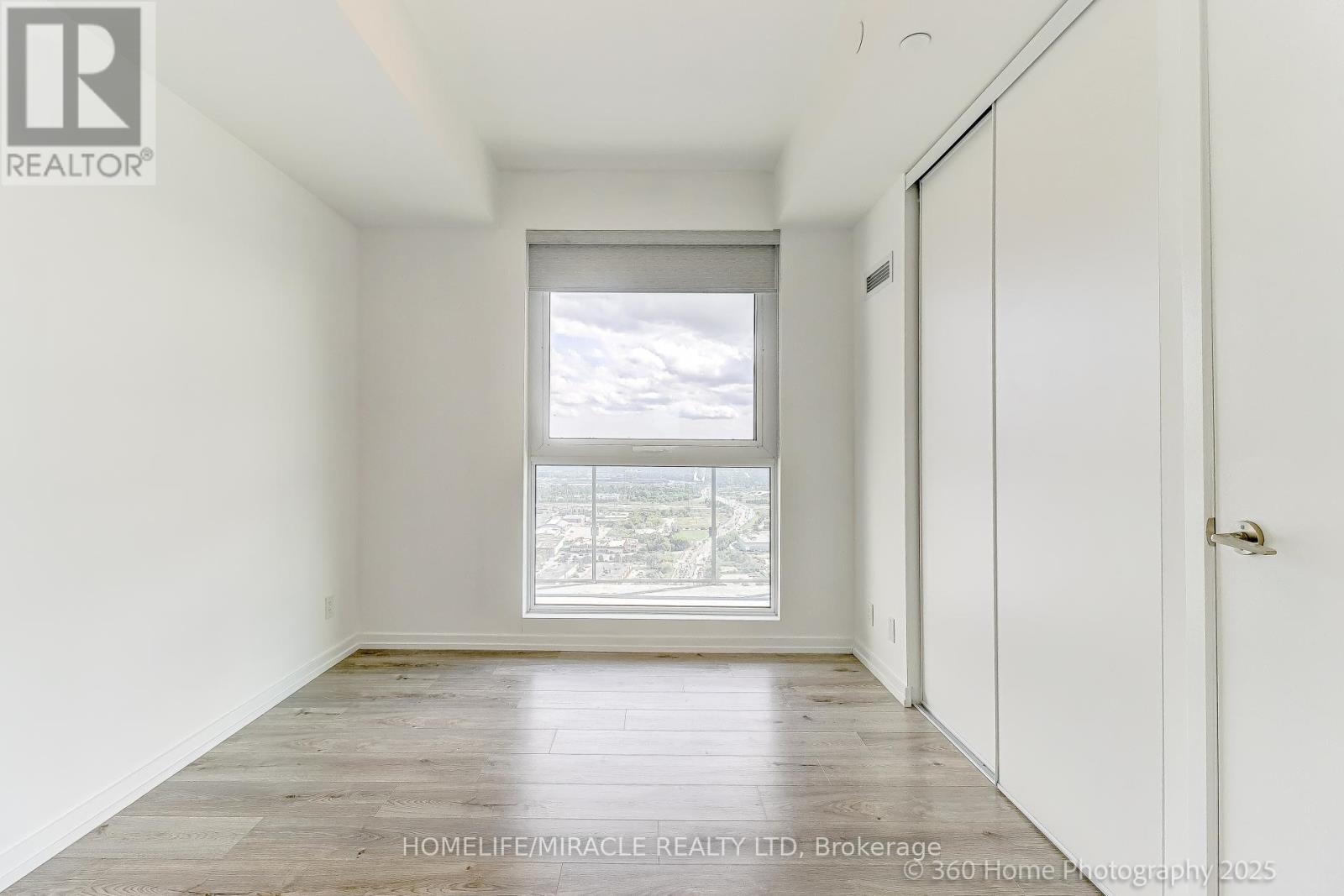 Photo 12 of 4202 7890 Jane Street, Vaughan ON