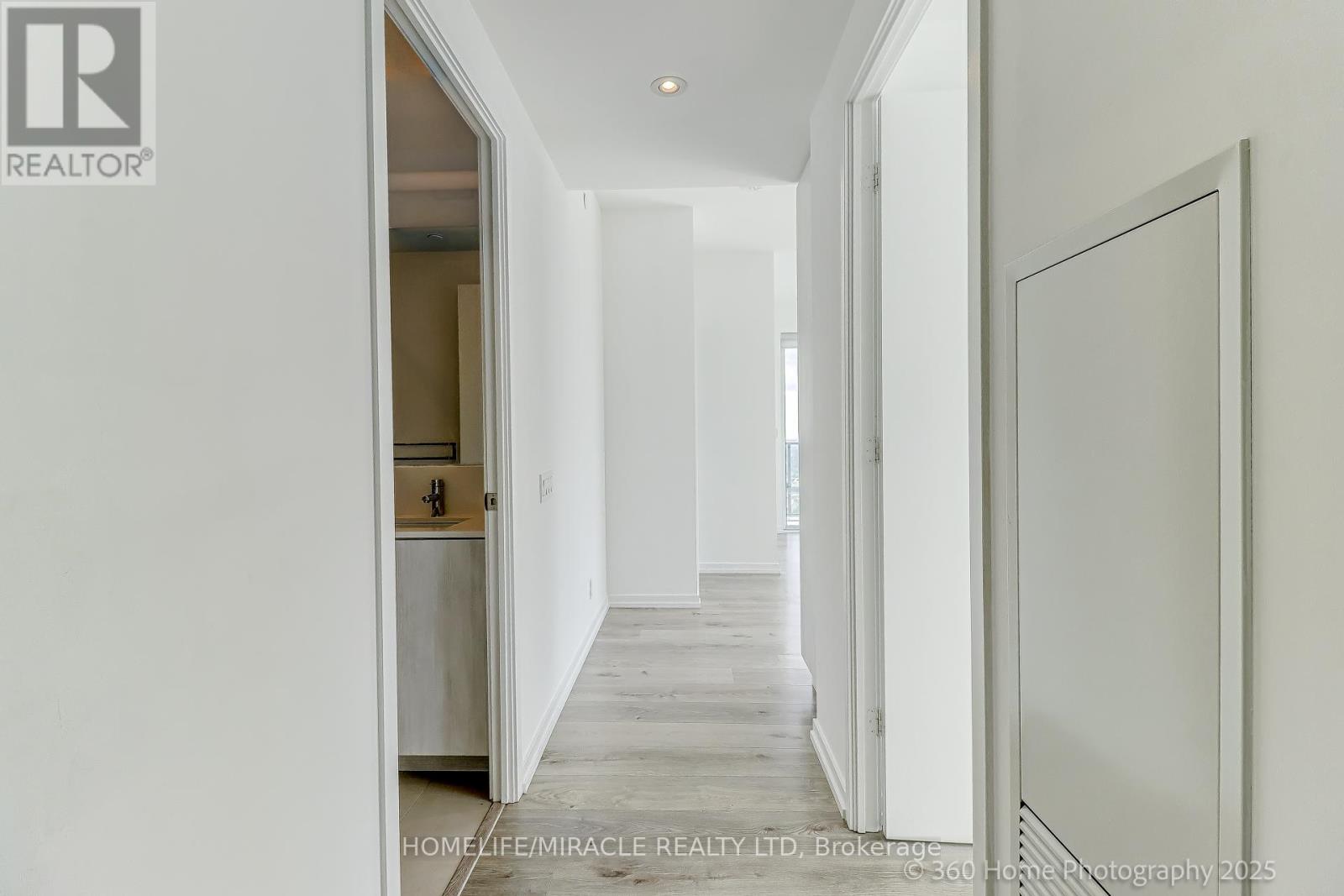 Photo 18 of 4202 7890 Jane Street, Vaughan ON