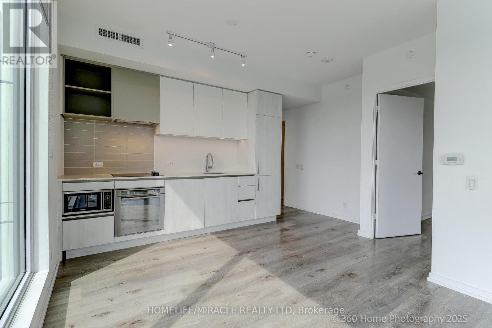 Photo 5 of 4202 7890 Jane Street, Vaughan ON