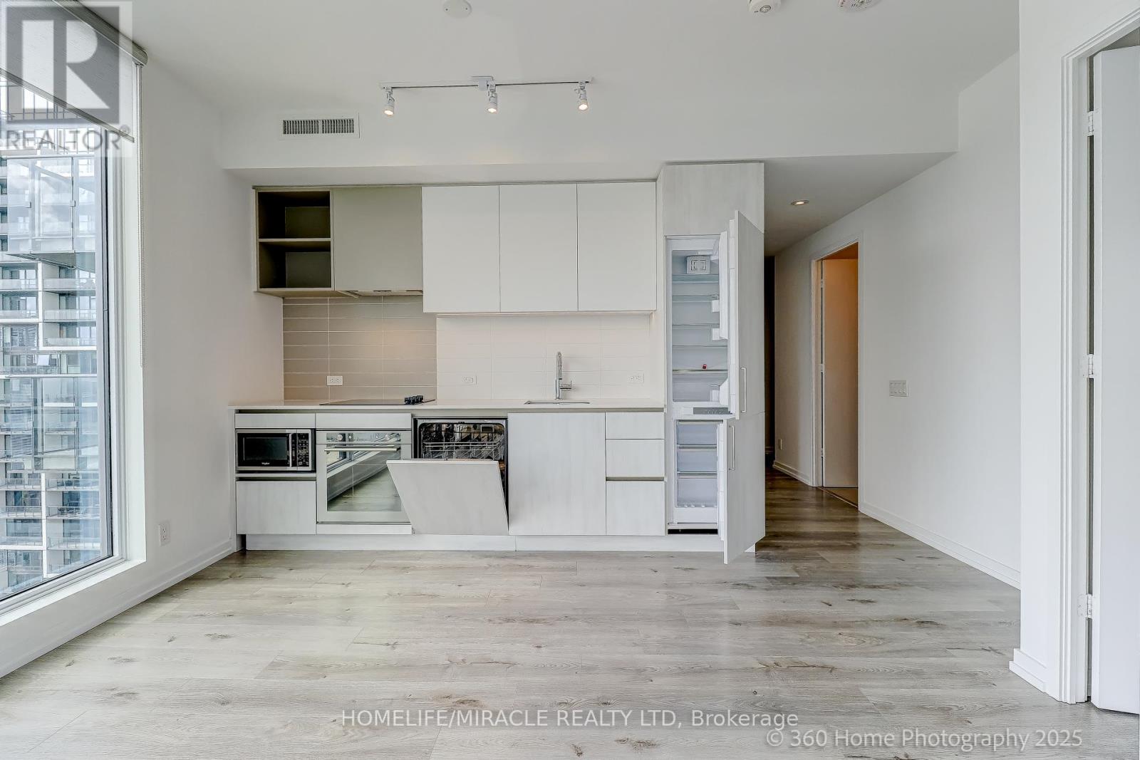 Photo 7 of 4202 7890 Jane Street, Vaughan ON