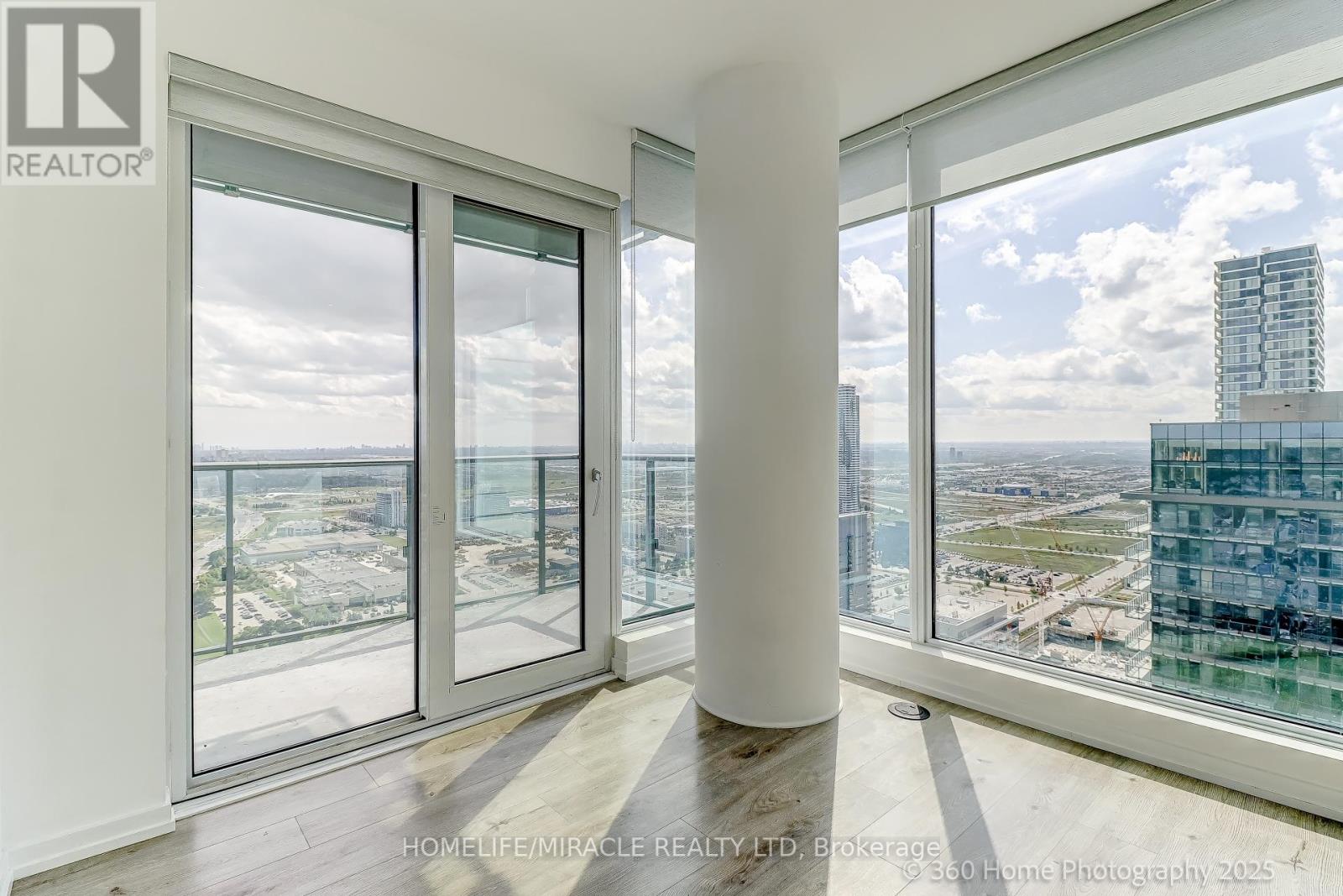 Photo 8 of 4202 7890 Jane Street, Vaughan ON