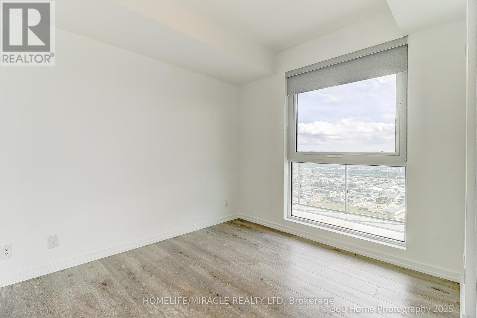 Photo 9 of 4202 7890 Jane Street, Vaughan ON