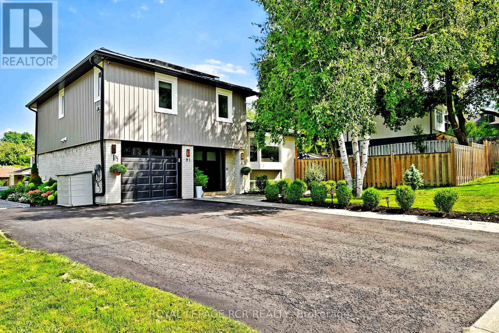 Photo 2 of 91 Spruce Street, Aurora ON