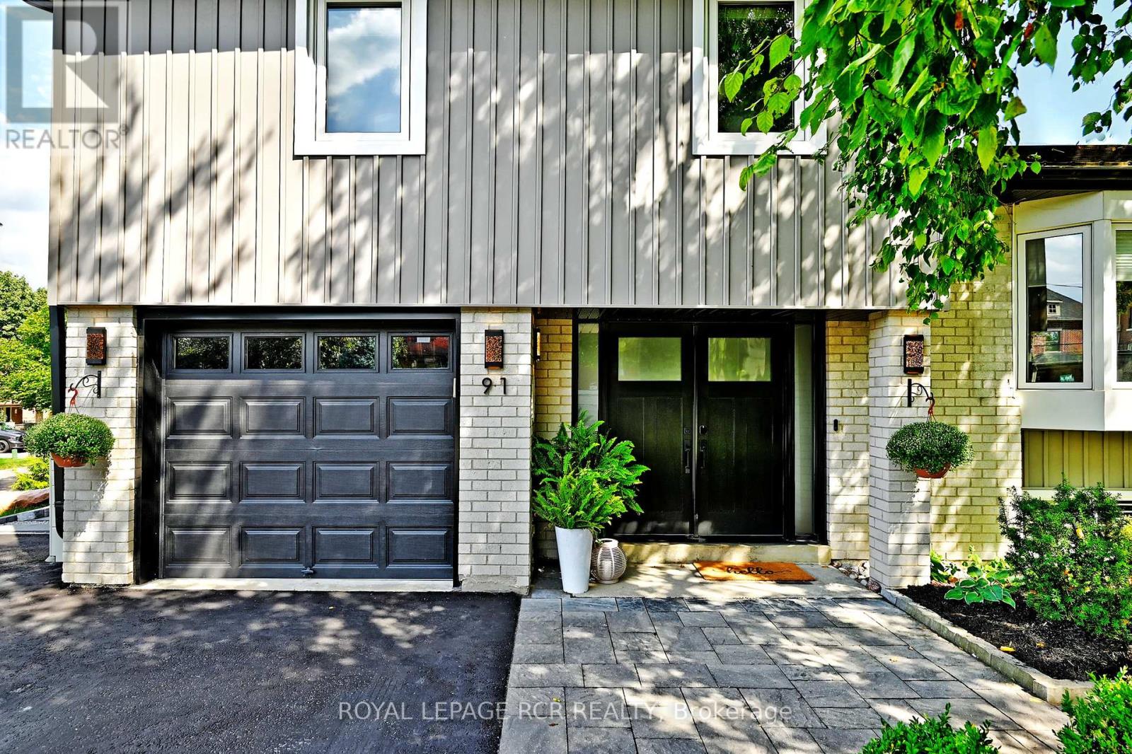 Photo 3 of 91 Spruce Street, Aurora ON