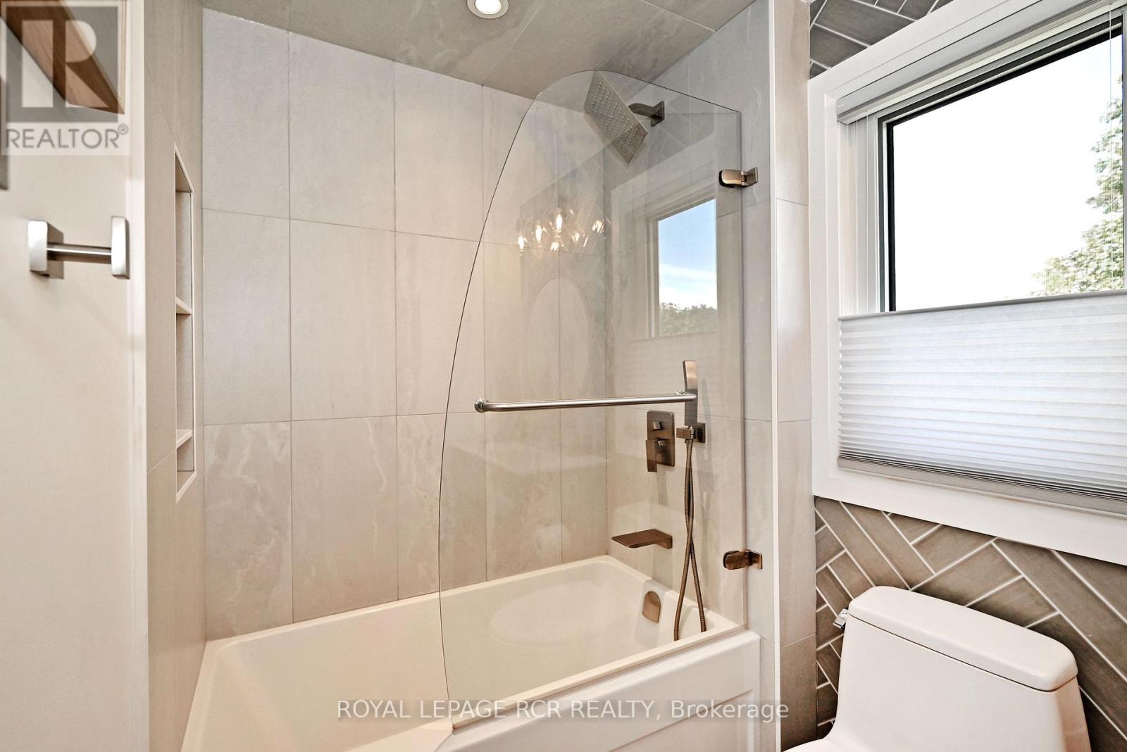 Photo 32 of 91 Spruce Street, Aurora ON