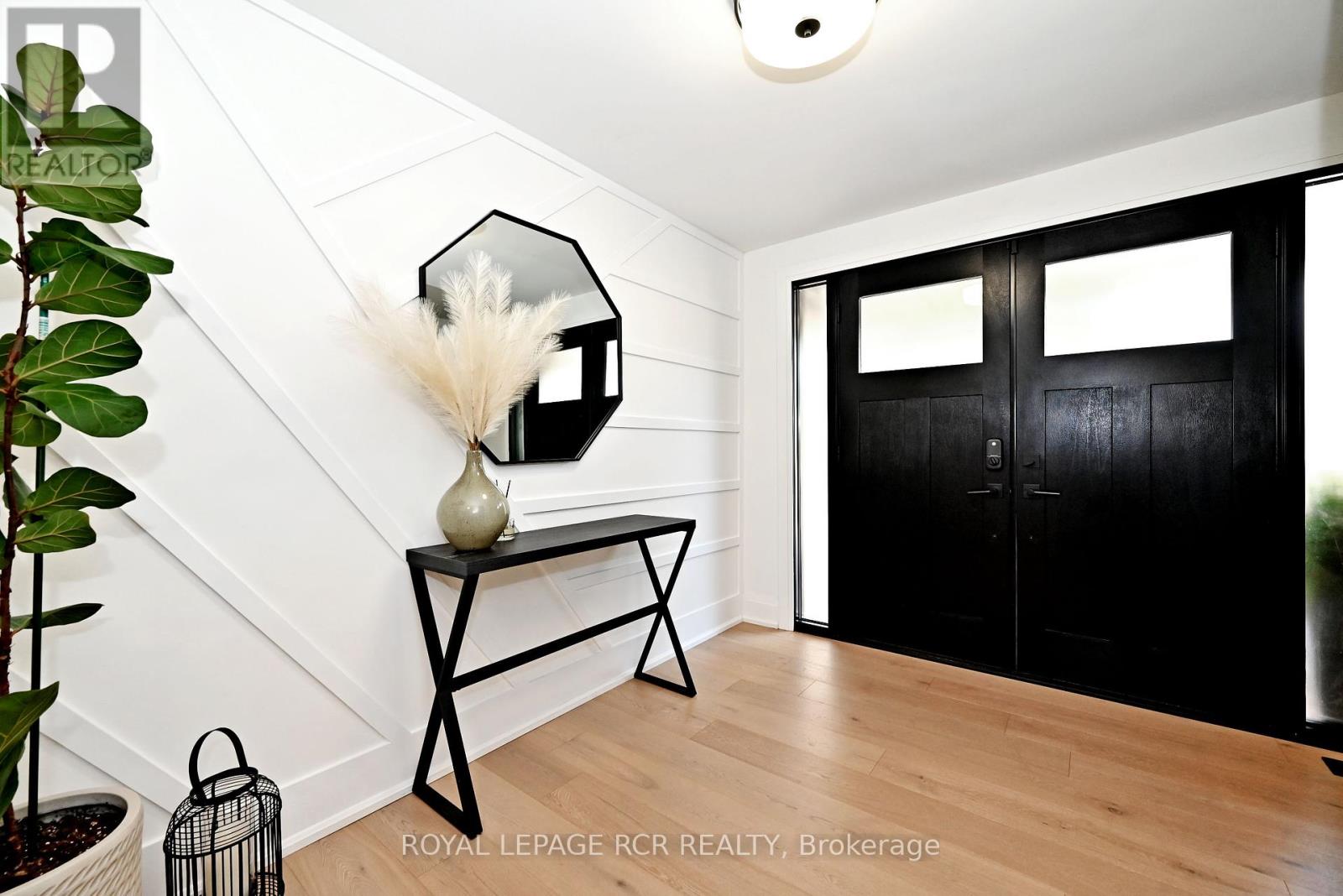 Photo 5 of 91 Spruce Street, Aurora ON