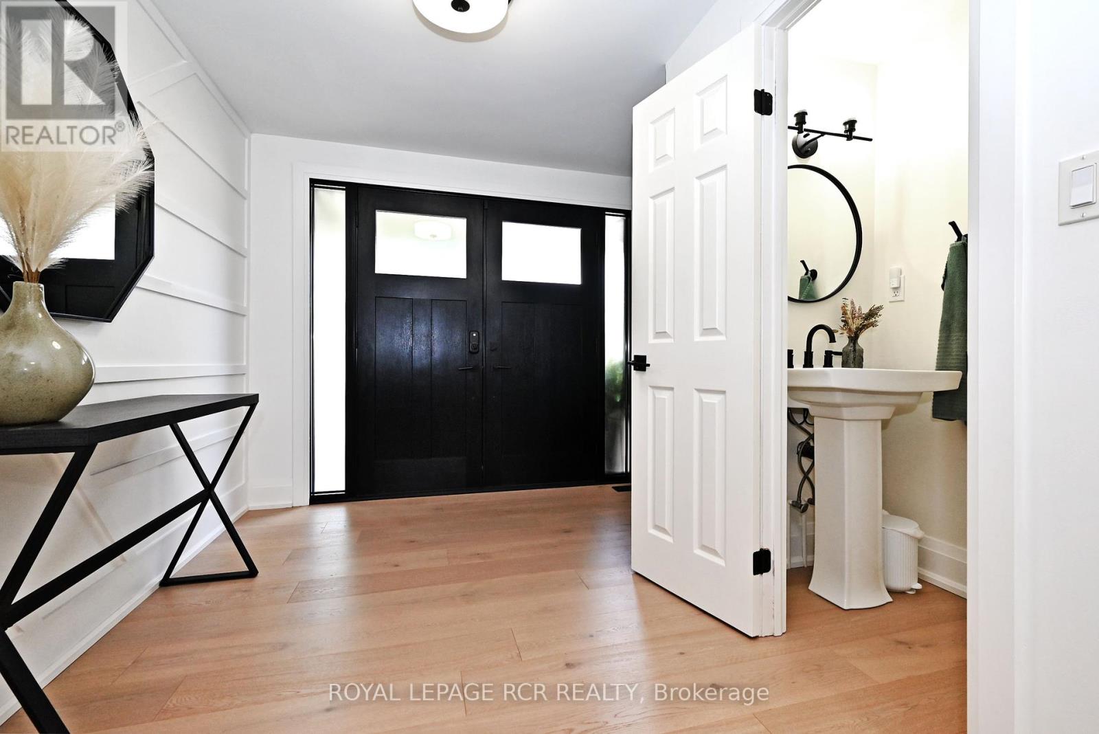 Photo 8 of 91 Spruce Street, Aurora ON
