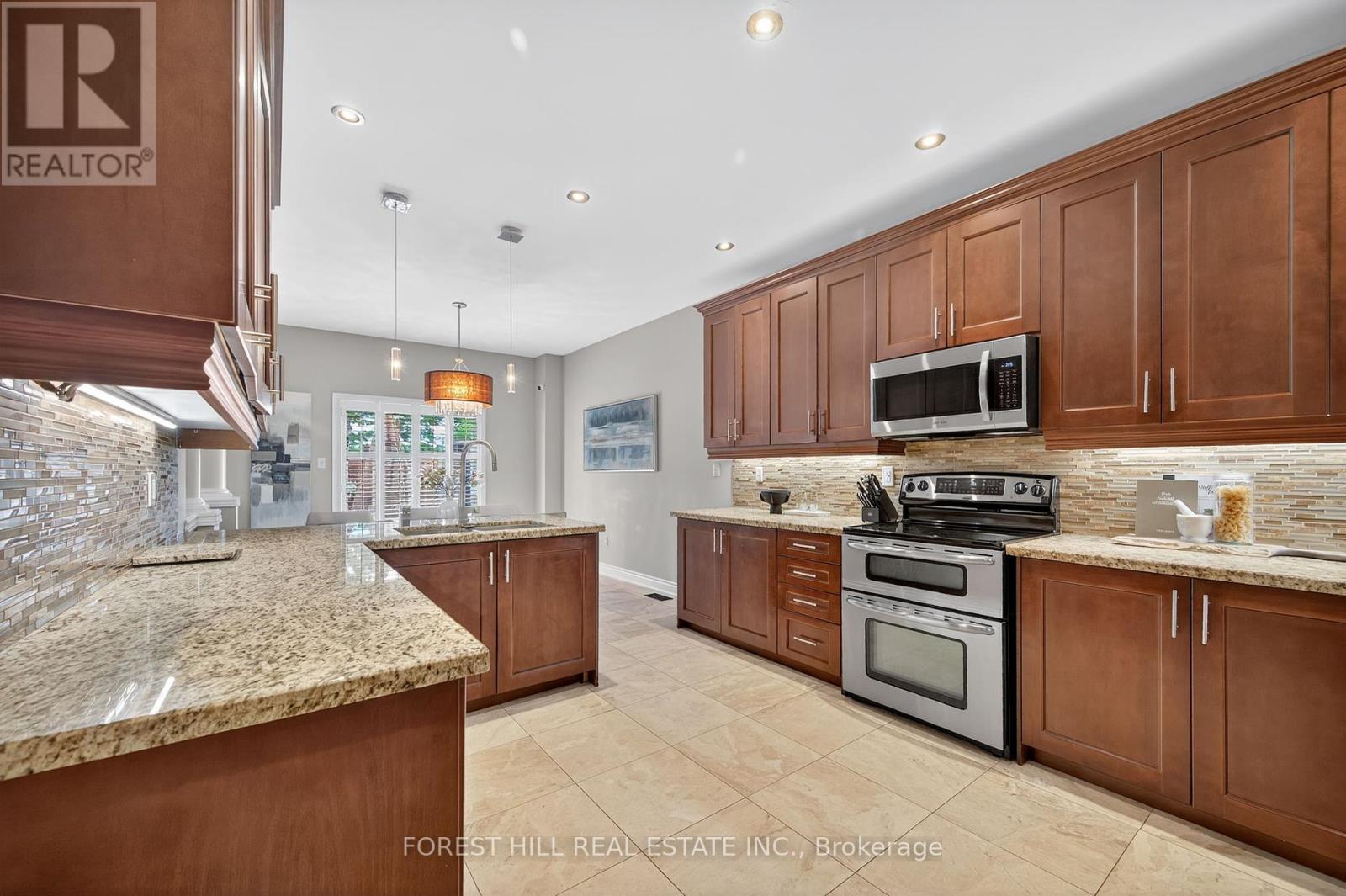 Photo 10 of 271 Autumn Hill Boulevard, Vaughan ON