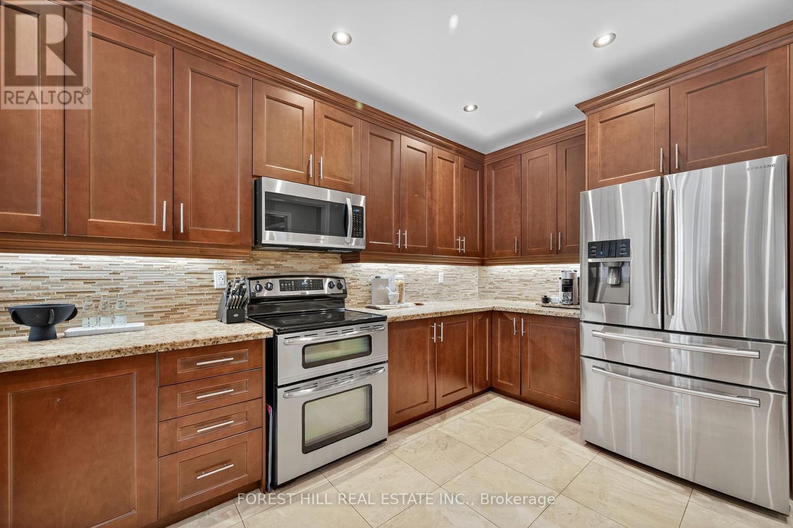Photo 11 of 271 Autumn Hill Boulevard, Vaughan ON