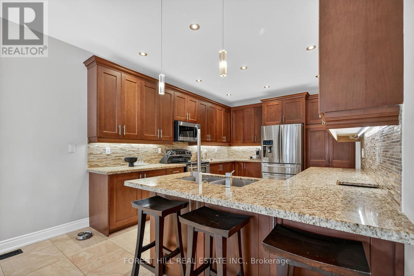 Photo 13 of 271 Autumn Hill Boulevard, Vaughan ON