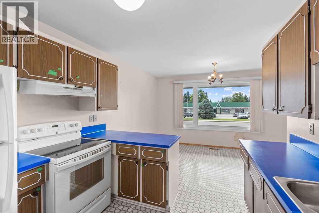 Photo 13 of 1212 Lake Sylvan Drive Se, Calgary AB