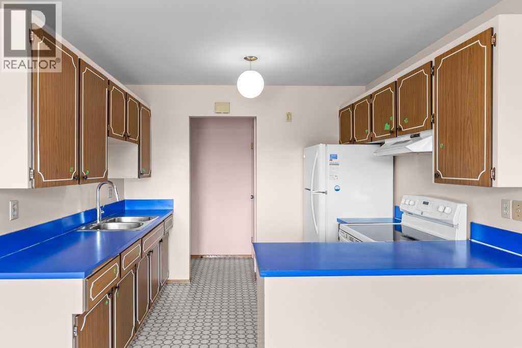 Photo 10 of 1212 Lake Sylvan Drive Se, Calgary AB