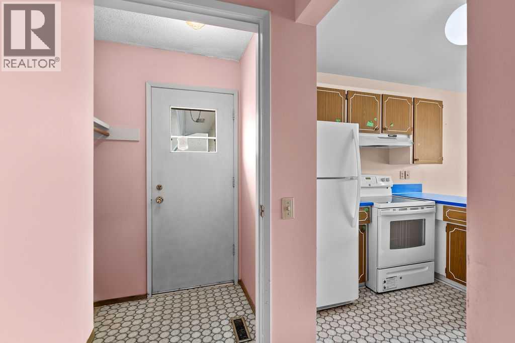 Photo 14 of 1212 Lake Sylvan Drive Se, Calgary AB