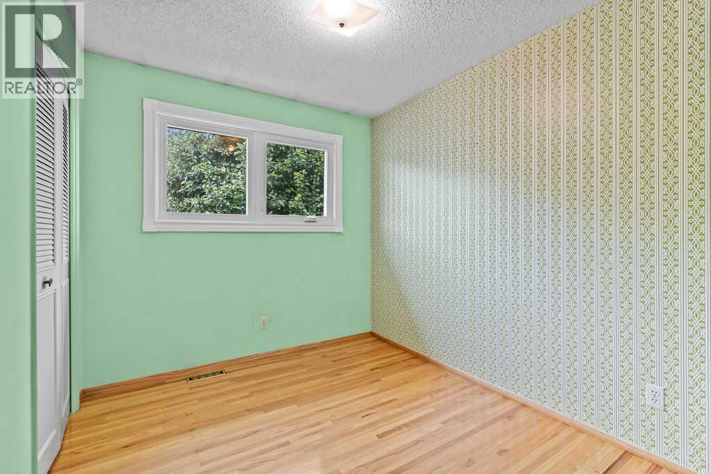 Photo 17 of 1212 Lake Sylvan Drive Se, Calgary AB