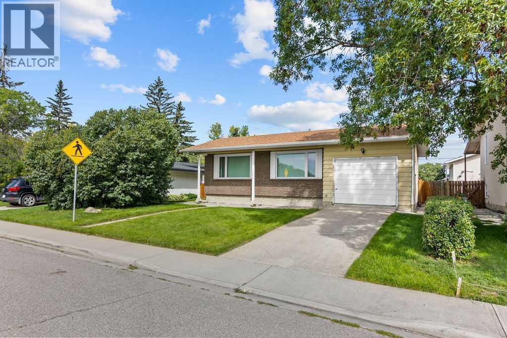 Photo 2 of 1212 Lake Sylvan Drive Se, Calgary AB