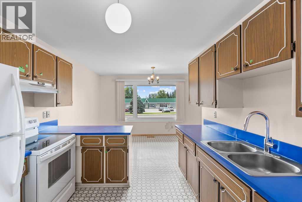 Photo 12 of 1212 Lake Sylvan Drive Se, Calgary AB
