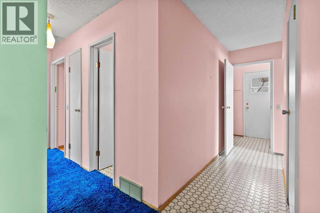Photo 15 of 1212 Lake Sylvan Drive Se, Calgary AB