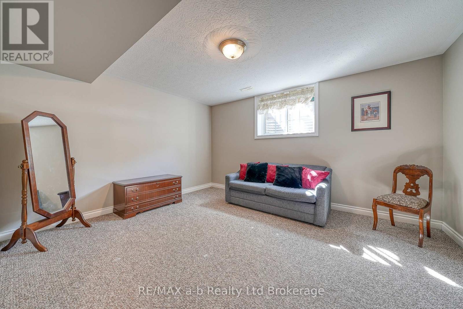 Photo 16 of 17 Palmer Street W, Norwich ON