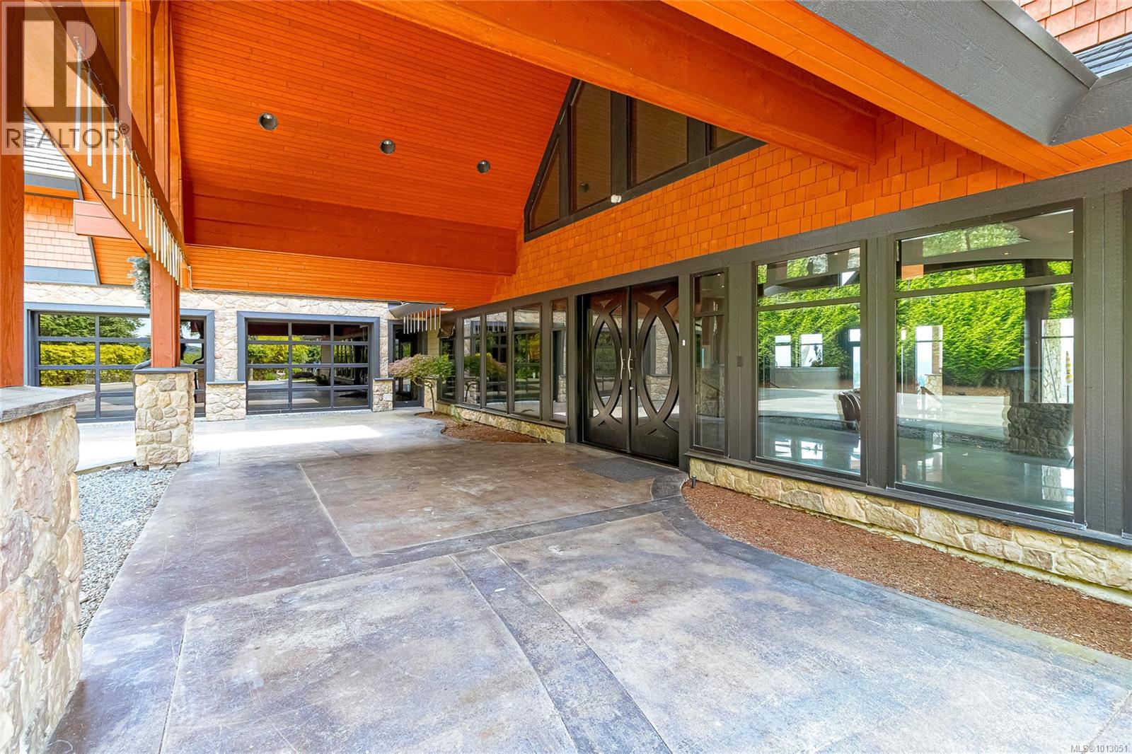 Photo 11 of 1 6222 Lower Chippewa Rd, Duncan BC