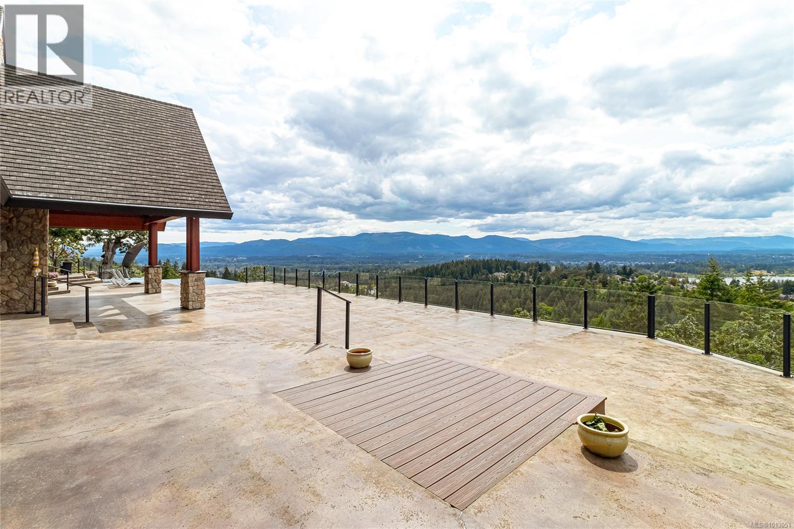 Photo 4 of 1 6222 Lower Chippewa Rd, Duncan BC