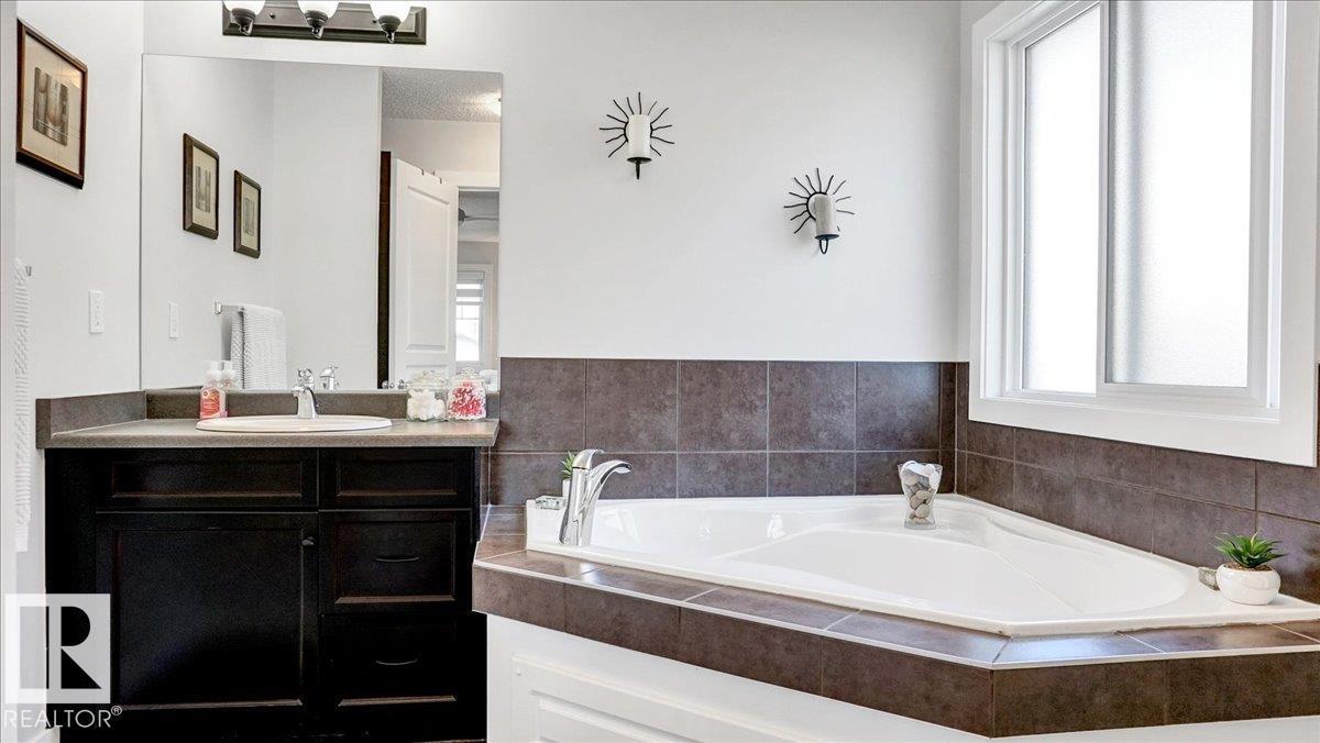 Photo 28 of 4058 Crowsnest Cr, Sherwood Park AB