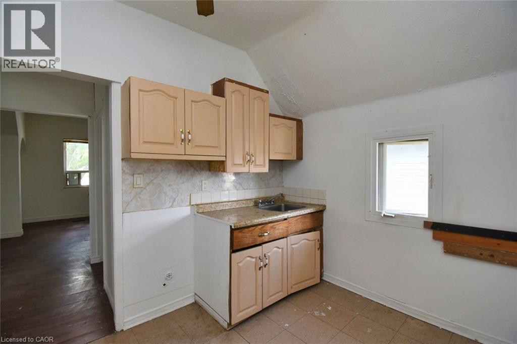 Photo 11 of 427 Cannon Street E, Hamilton ON