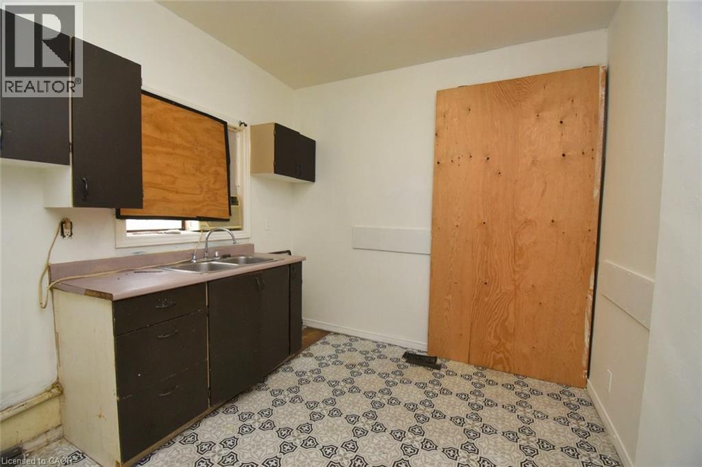 Photo 5 of 427 Cannon Street E, Hamilton ON