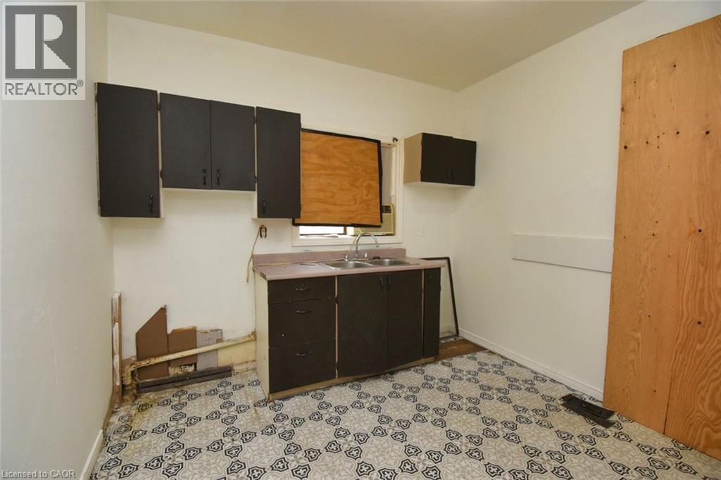 Photo 6 of 427 Cannon Street E, Hamilton ON