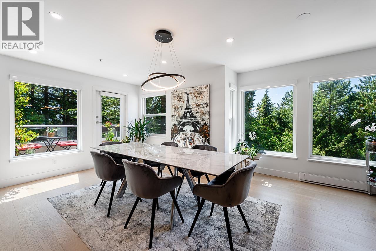 11 2425 EDGEMONT BOULEVARD, North Vancouver