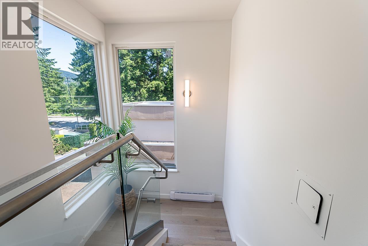 11 2425 EDGEMONT BOULEVARD, North Vancouver