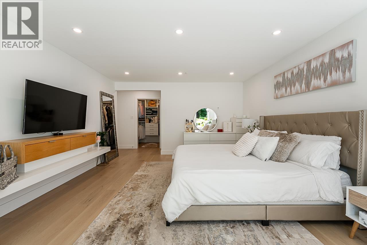 11 2425 EDGEMONT BOULEVARD, North Vancouver