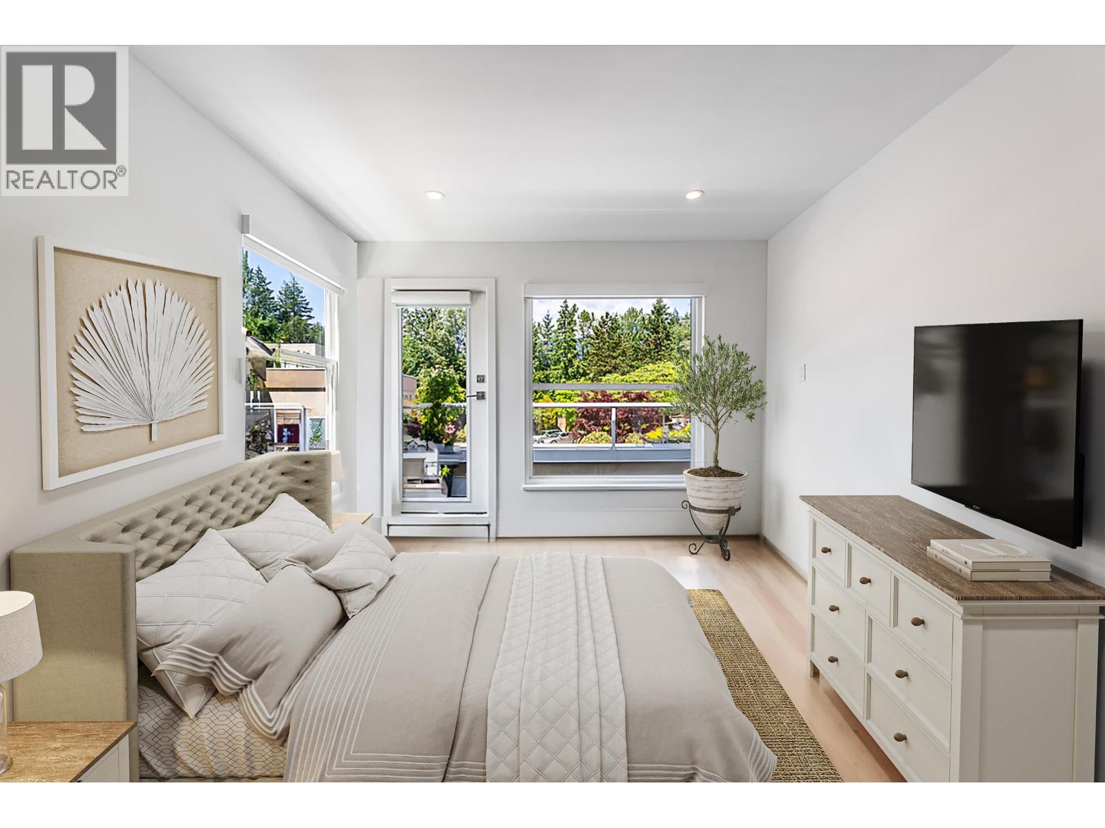11 2425 EDGEMONT BOULEVARD, North Vancouver