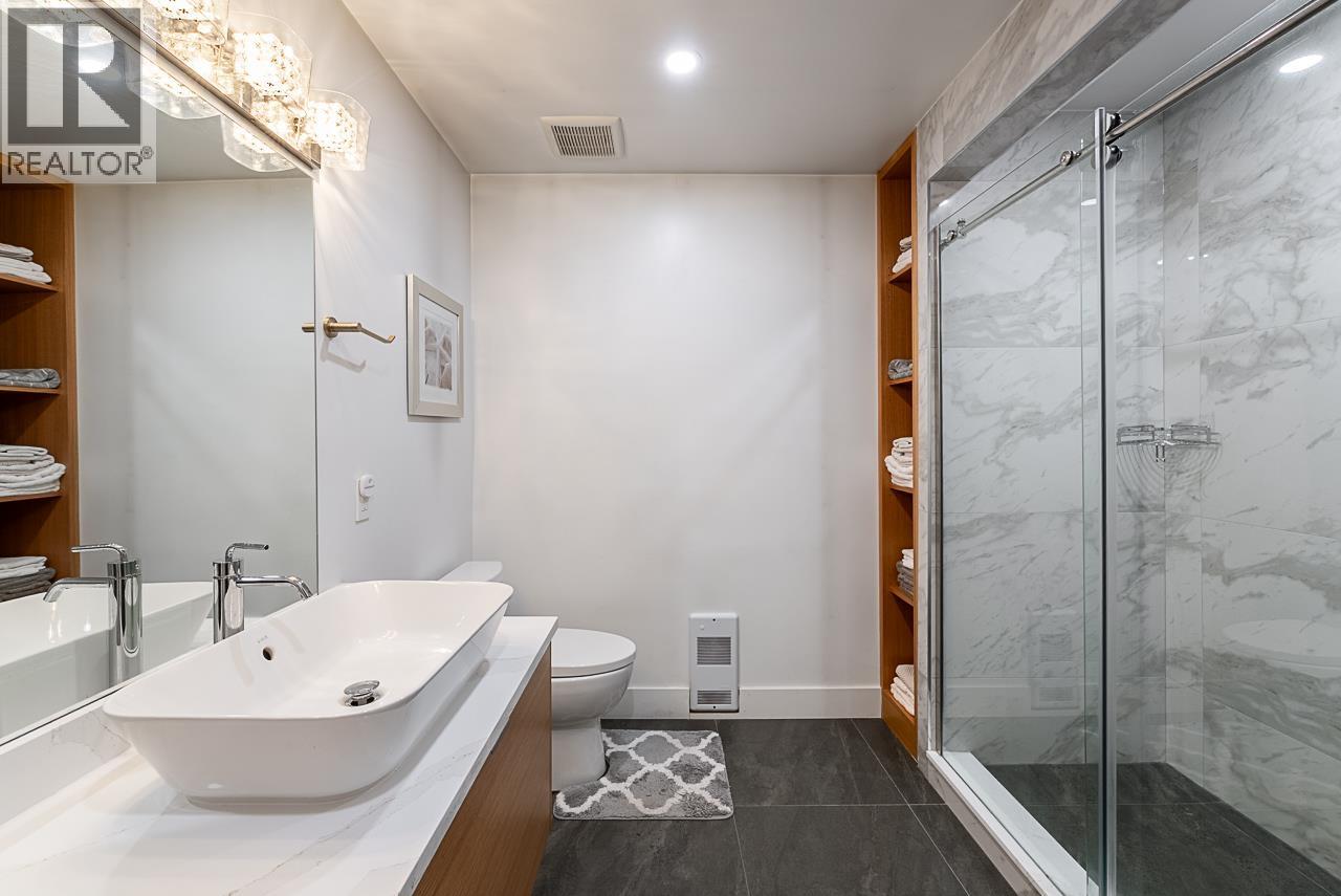 11 2425 EDGEMONT BOULEVARD, North Vancouver