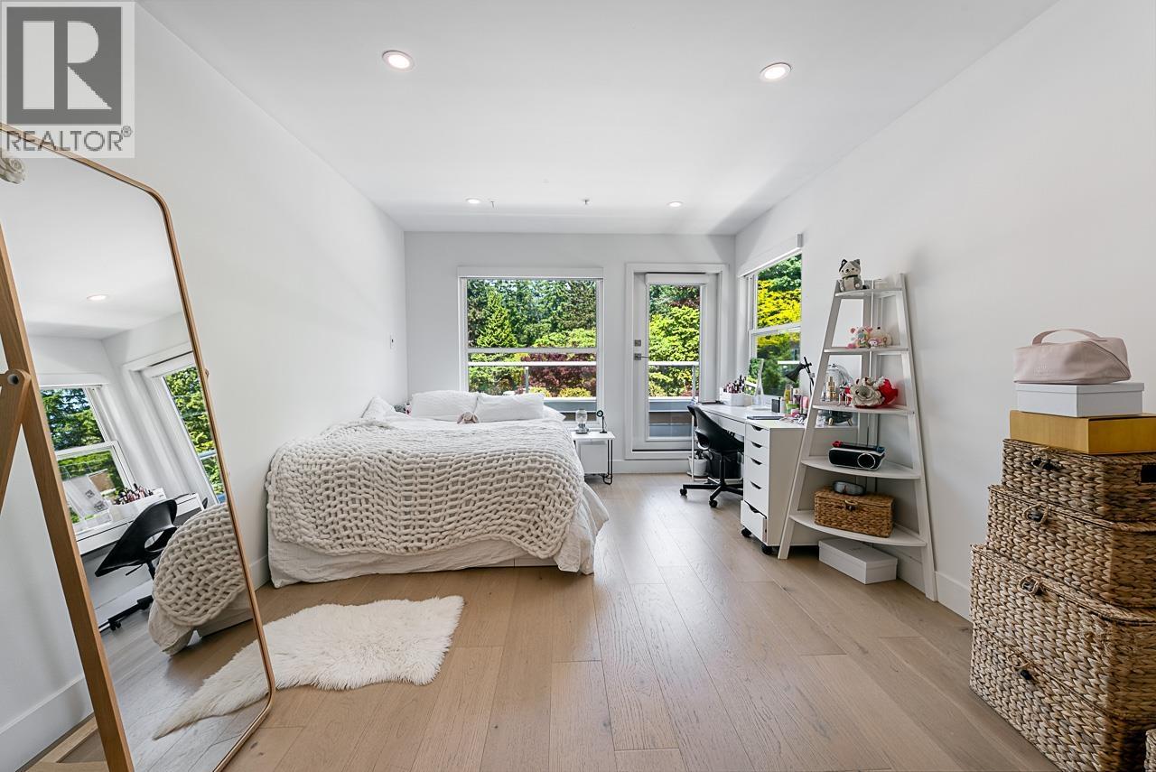 11 2425 EDGEMONT BOULEVARD, North Vancouver