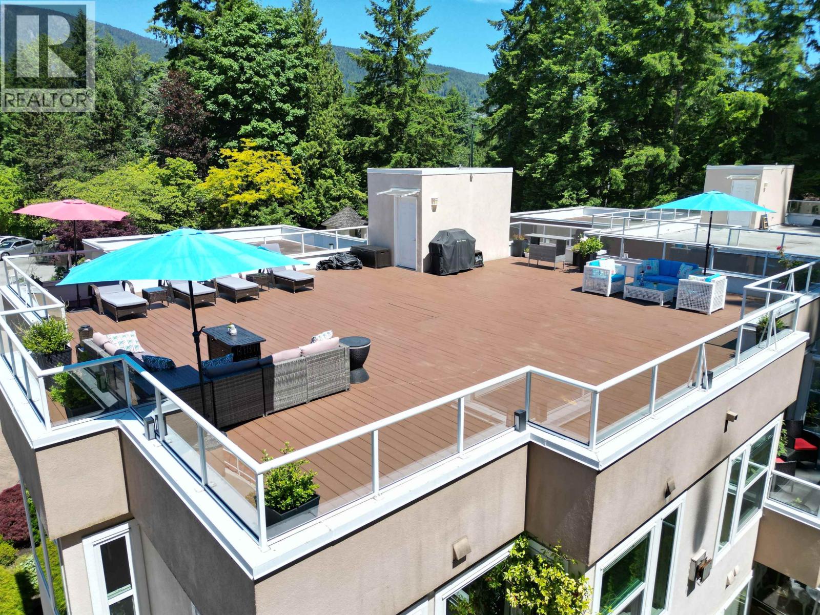 11 2425 EDGEMONT BOULEVARD, North Vancouver