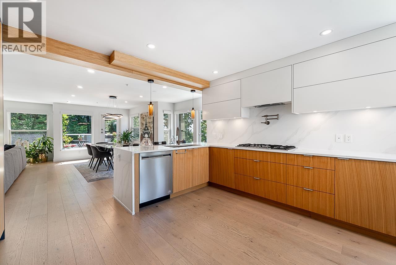 11 2425 EDGEMONT BOULEVARD, North Vancouver