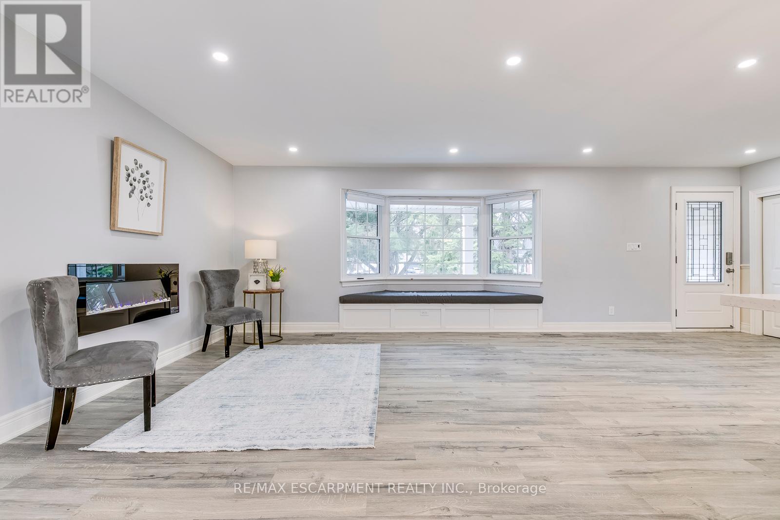 Photo 10 of 269 Camborne Crescent, Burlington ON