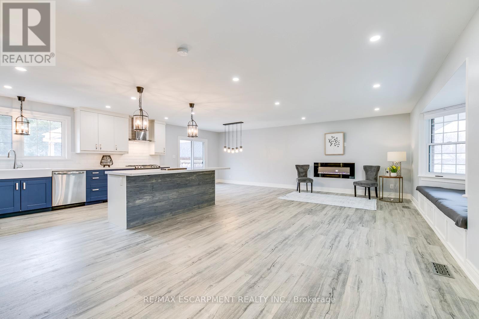 Photo 12 of 269 Camborne Crescent, Burlington ON