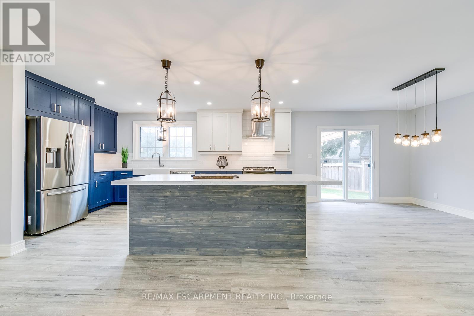Photo 13 of 269 Camborne Crescent, Burlington ON