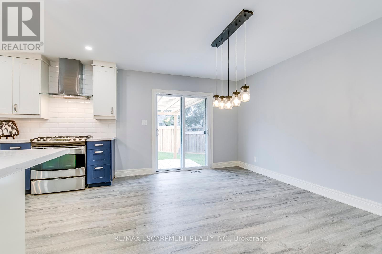 Photo 15 of 269 Camborne Crescent, Burlington ON